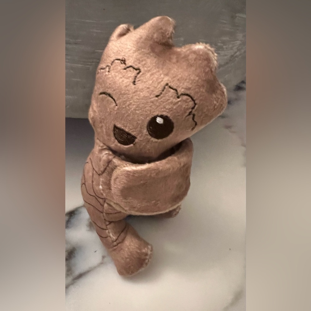 Disney Marvel I Am Groot Cutie Cuff Winking Plush Slap Bands Brown/Black No Box